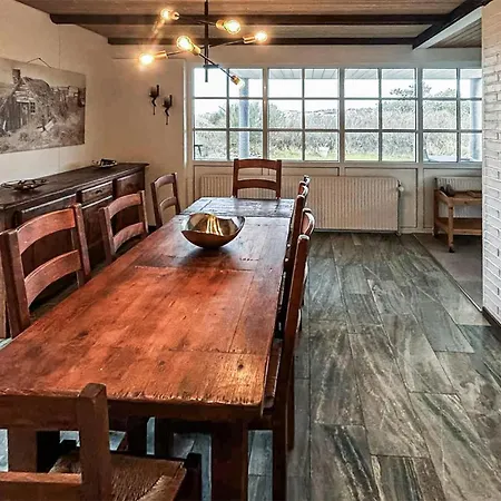 4 Bedroom Amazing In Prázdninový dům Nørre Nebel