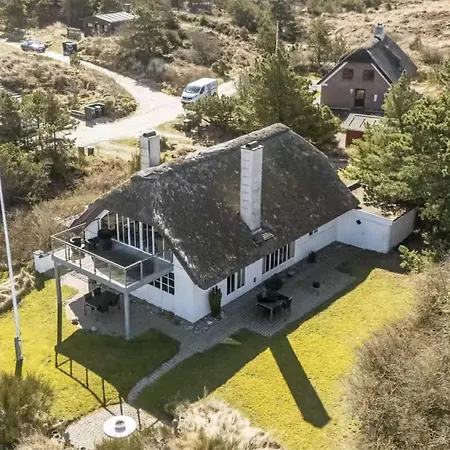 4 Bedroom Amazing In Prázdninový dům *